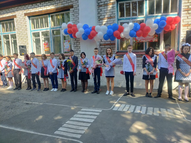 В МБОУ «Первомайская ООШ» состоялась линейка посвященная Последнему звонку.