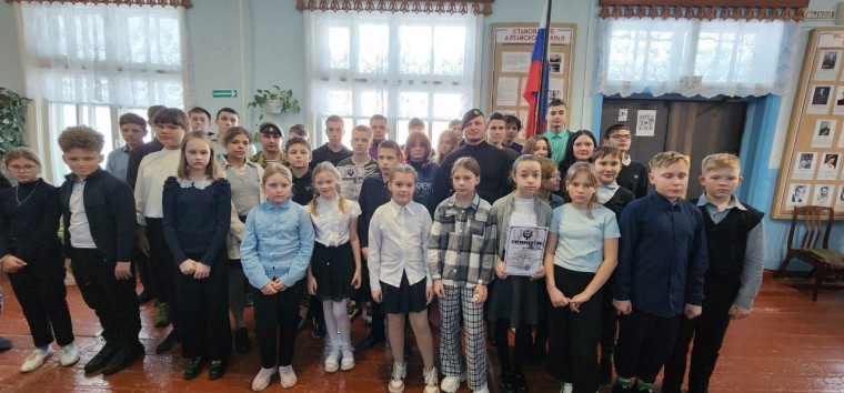 Урок мужества в МБОУ ,,Первомайская ООШ,, прошел в рамках месячника патриотической работы в школе.