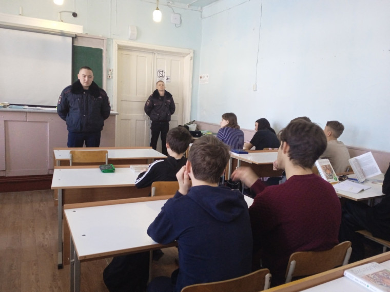Сотрудники ГИБДД провели профилактические беседы с обучающимися МБОУ «Первомайская ООШ».