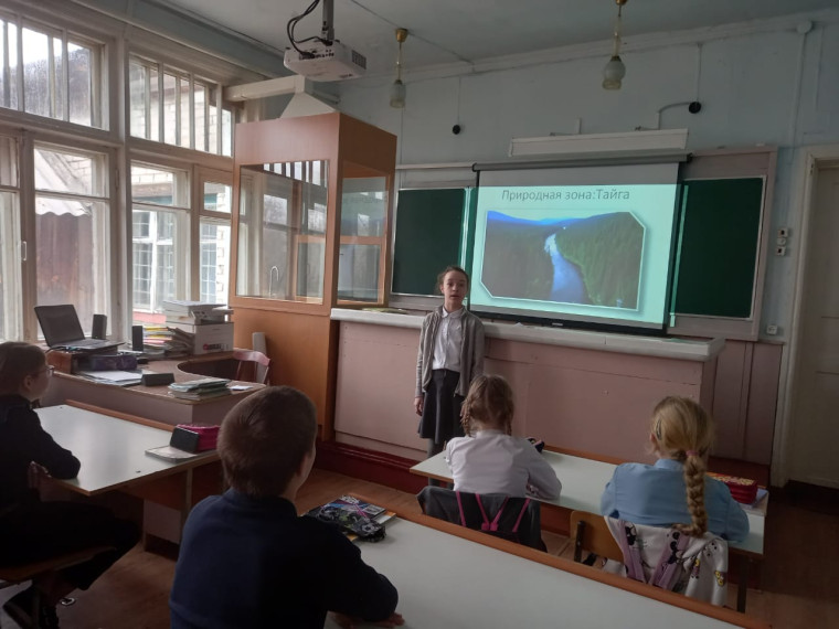 В преддверии Международного дня Земли в 5 классе прошел урок биологии по теме «Природные сообщества».